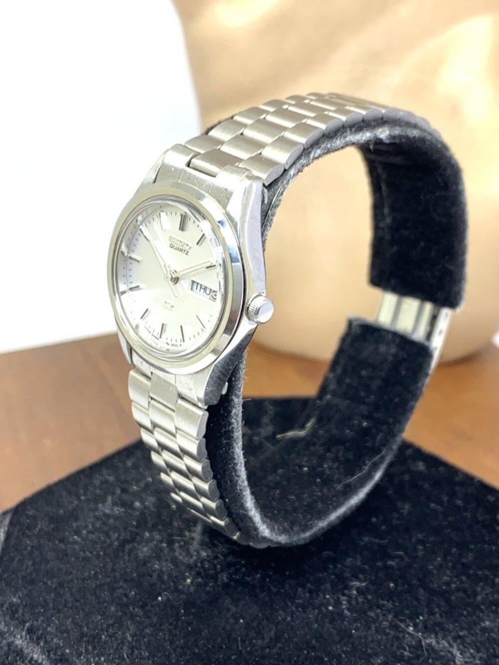 Seiko Womens Watch 2A23-0290 Vintage Quartz Day Date Silver Stainless Steel 23mm - Picture 2 of 15